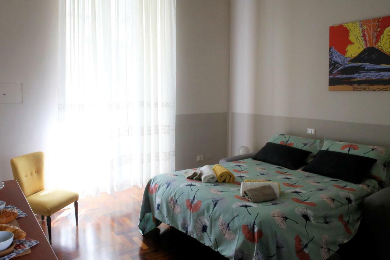 บีแอนด์บี บินาริโอ 39 Bed & Breakfast เนเปิลส์ ภายนอก รูปภาพ