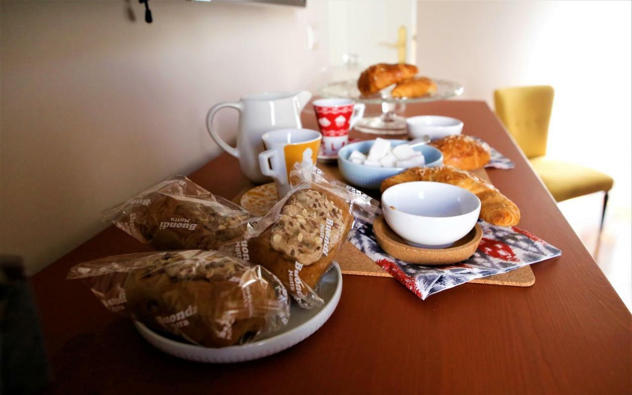 บีแอนด์บี บินาริโอ 39 Bed & Breakfast เนเปิลส์ ภายนอก รูปภาพ