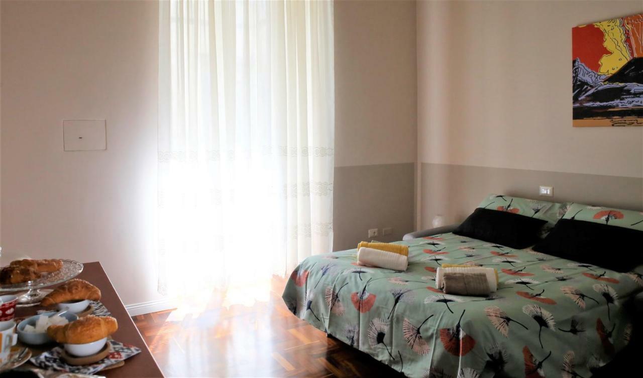 บีแอนด์บี บินาริโอ 39 Bed & Breakfast เนเปิลส์ ภายนอก รูปภาพ