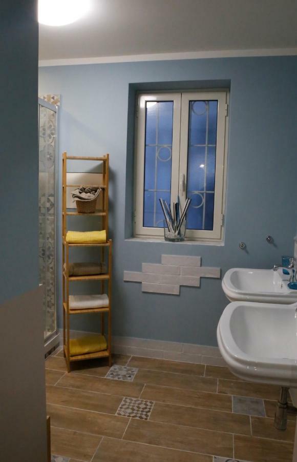 บีแอนด์บี บินาริโอ 39 Bed & Breakfast เนเปิลส์ ภายนอก รูปภาพ